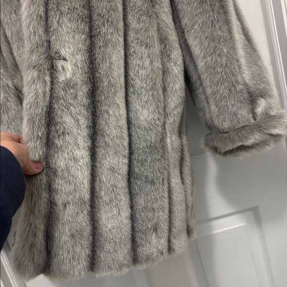 Dennis Basso Luxurious Silver Gray Faux Fur Coat Size Large L - Picture 7 of 16